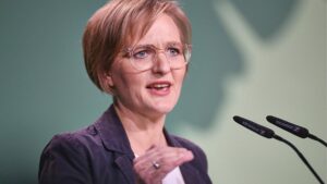 Grünen-Chefin will mehr Frauen in Verteidigungs-Spitzenpositionen