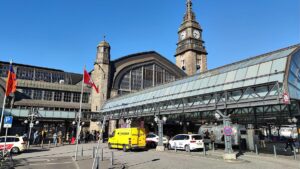 Grüne und Linke fordern Konsequenzen nach Messerangriff von Hamburg