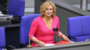 Klöckner sagt allen Fraktionen angemessene Bedingungen zu