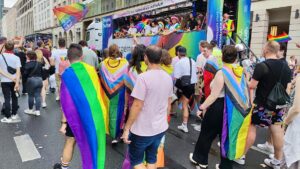 Prien unterstützt Teilnahme ihrer Mitarbeiter beim CSD