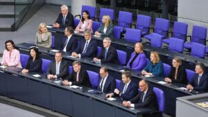 Klöckner rügt Bundesregierung für mangelnde Präsenz im Parlament