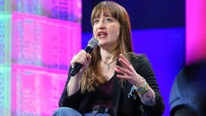 Reichinnek will Diätenerhöhung spenden