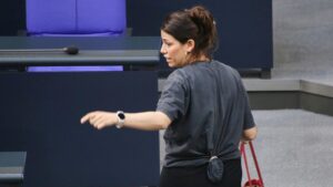 Pullover sorgt für Rauswurf von Linken-Politikerin aus Bundestag