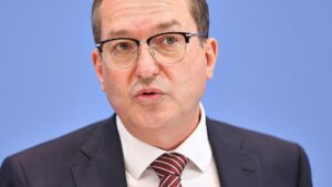 Bayerns Innenminister stärkt Dobrindt den Rücken