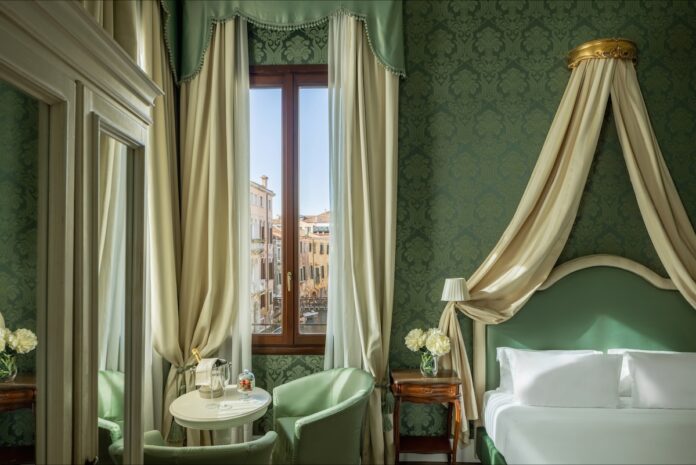 Italien UNA Italian Hospitality stilvolle Hotels maison Venezia bett
