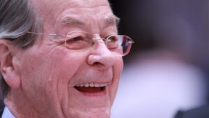 Müntefering begrüßt Debatte über längeres Arbeiten