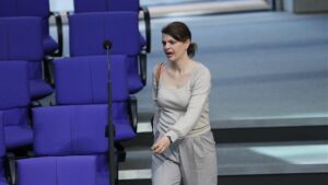 Pflegebeauftragte kündigt Modellversuche für 24-Stunden-Pflege an