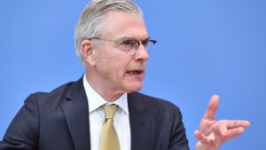 Wirtschaftsweiser fürchtet deutlichen Anstieg der Sozialbeiträge