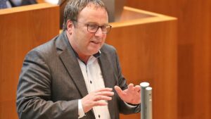 Deutschlandticket: Krischer reicht Kopplung an Inflation nicht