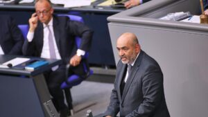 Nouripour drängt Koalition bei Richterwahl zu Tempo