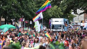 Hunderttausende bei Berliner CSD – Festnahmen bei Gegendemo