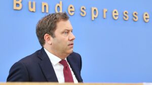 Klingbeil erwartet "massive Herausforderungen" ab 2027