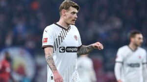 1. Bundesliga: Zwei späte Tore sichern St. Pauli Punkt gegen BVB