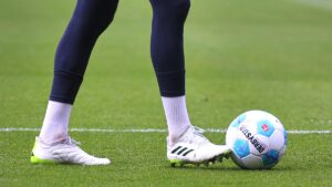 DFB-Pokal: Schalke setzt sich in Verlängerung gegen Lok durch