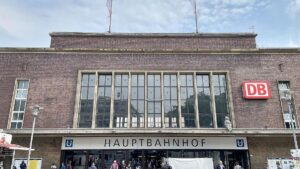 Bahnstrecke nach Brandanschlag bei Düsseldorf wieder befahrbar