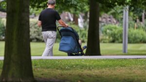 Studie: Väter wollen mehr Zeit mit ihren Kindern verbringen