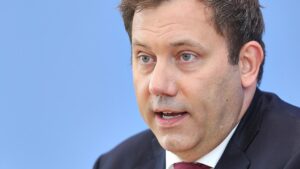 Klingbeil kritisiert Union für Steuerstreit