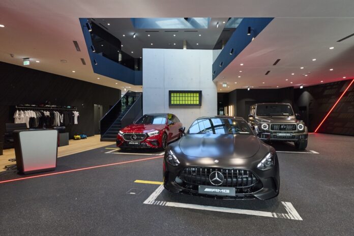 AMG Brand Center Hamburg eröffnet: Mercedes-Benz Erlebniswelt AMG Brand Center HH @Georg Wendt