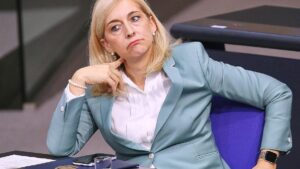 Warken schließt Leistungskürzungen in Krankenversicherung nicht aus