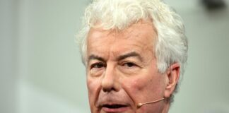 Ken Follett sieht keinen Widerspruch zwischen Luxus und Links-Sein