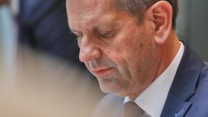 Lies kritisiert Abhängigkeit von China bei Batterieproduktion