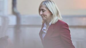 Warken verspricht stabilen Pflegebeitrag