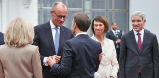 Merz stimmt Deutsche auf schwere Umbruchszeit ein