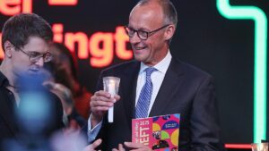 Buh-Rufe bei Merz-Auftritt in Halle (Saale)