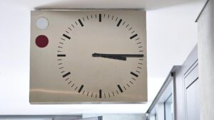 Uhren auf Normalzeit umgestellt