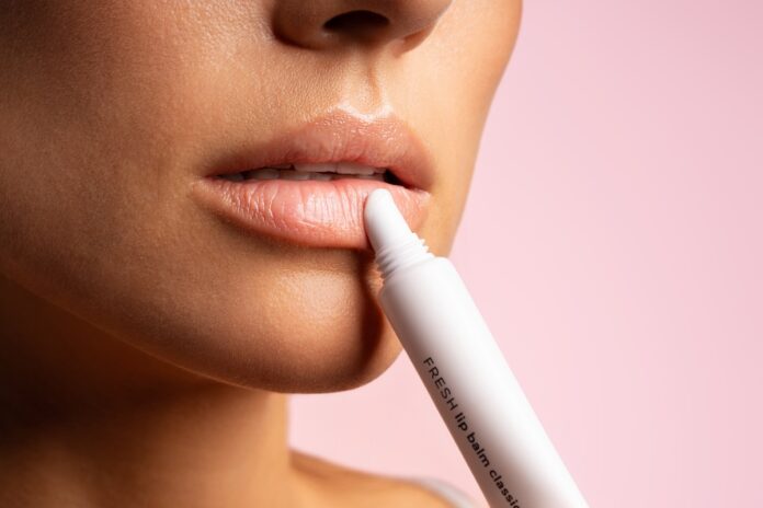 Hautpflege im Winter mit RINGANA FRESH Produkten RINGANA - Pflege, die intensiv durchfeuchtet, die Lippenbarriere unterstützt und geschmeidig macht.