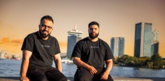 Orq.ai sammelt 5 Millionen Euro in Seed-Runde, um die KI-Produktionslücke für Unternehmen zu schließen Orq.ai erhält 5 Mio. Euro für Expansion Orq.ai Founder v.l.n.r. Sohrab Hosseini, Anthony Diaz Fotograf/Bildredits: Mitchell Van der Hoef