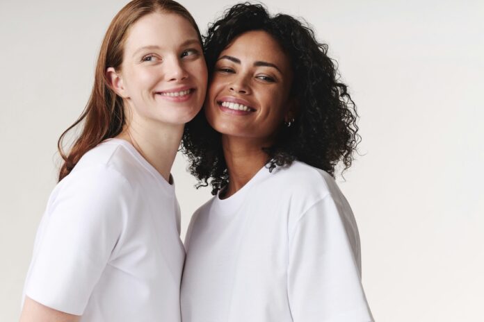 Beauty Trends 2026 Skinimalism und Better Aging RINGANA - Der Trend geht weg von makellosen Idealen hin zu authentischer Individualität