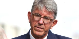 Kulturstaatsminister besorgt über Lage der Demokratie