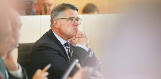 Rhein hält Minderheitsregierungen in Zukunft für realistisch