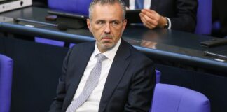 Regierung drängt Industrie zu Investitionen in KI in Deutschland