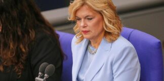 Bundestagspräsidentin Klöckner warnt vor "kulturellem Rabatt"