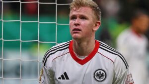 Bundesliga: Eintracht trotzt Kölner Blitzstart und Schlussoffensive