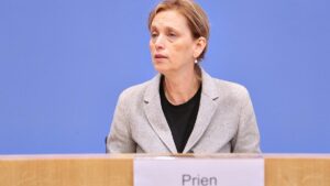 Familienministerin bei Alter für Social-Media-Verbot gesprächsbereit