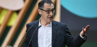 Özdemir wirbt für Dialog mit Autobranche