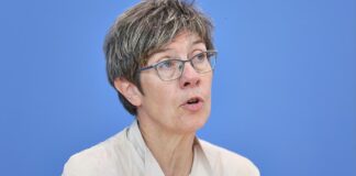 Kramp-Karrenbauer beharrt auf Kandidatur für Adenauer-Stiftung