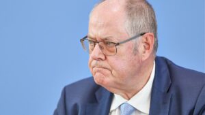 Peer Steinbrück wirft der SPD Orientierungslosigkeit vor