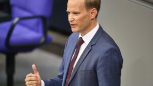 Streeck will Ende der Zwei-Klassen-Medizin bei Facharztterminen