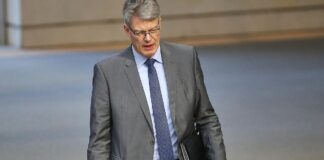 Schnieder sieht anhaltende Gefahr von Drohnen in Flughafennähe