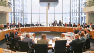 Haushälter sehen Probleme bei Kontrolle von Bundeswehr-Beschaffungen