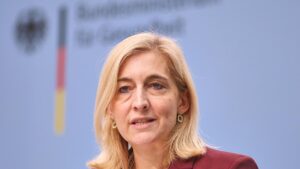 Warken will stärker für Frauengesundheit sensibilisieren