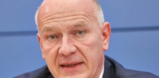 Stromausfall: Grüne und AfD kritisieren Wegner für Tennis-Pause