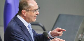 Dobrindt will nach Cyberangriffen künftig "zurückschlagen"