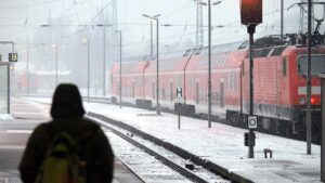 Bahn kündigt weitere Zugausfälle wegen "Winterwitterung" an