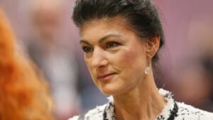 Wagenknecht fordert Rente ab 60 für Pflegekräfte und körperlich schwer Arbeitende Wagenknecht fordert Rente ab 60 für Pflegekräfte und körperlich schwer Arbeitende