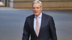 Röttgen warnt Europäer vor Trump-Aktion in Grönland